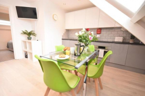Apt 3, Opera House ensuite 4th Floor by Indigo Flats